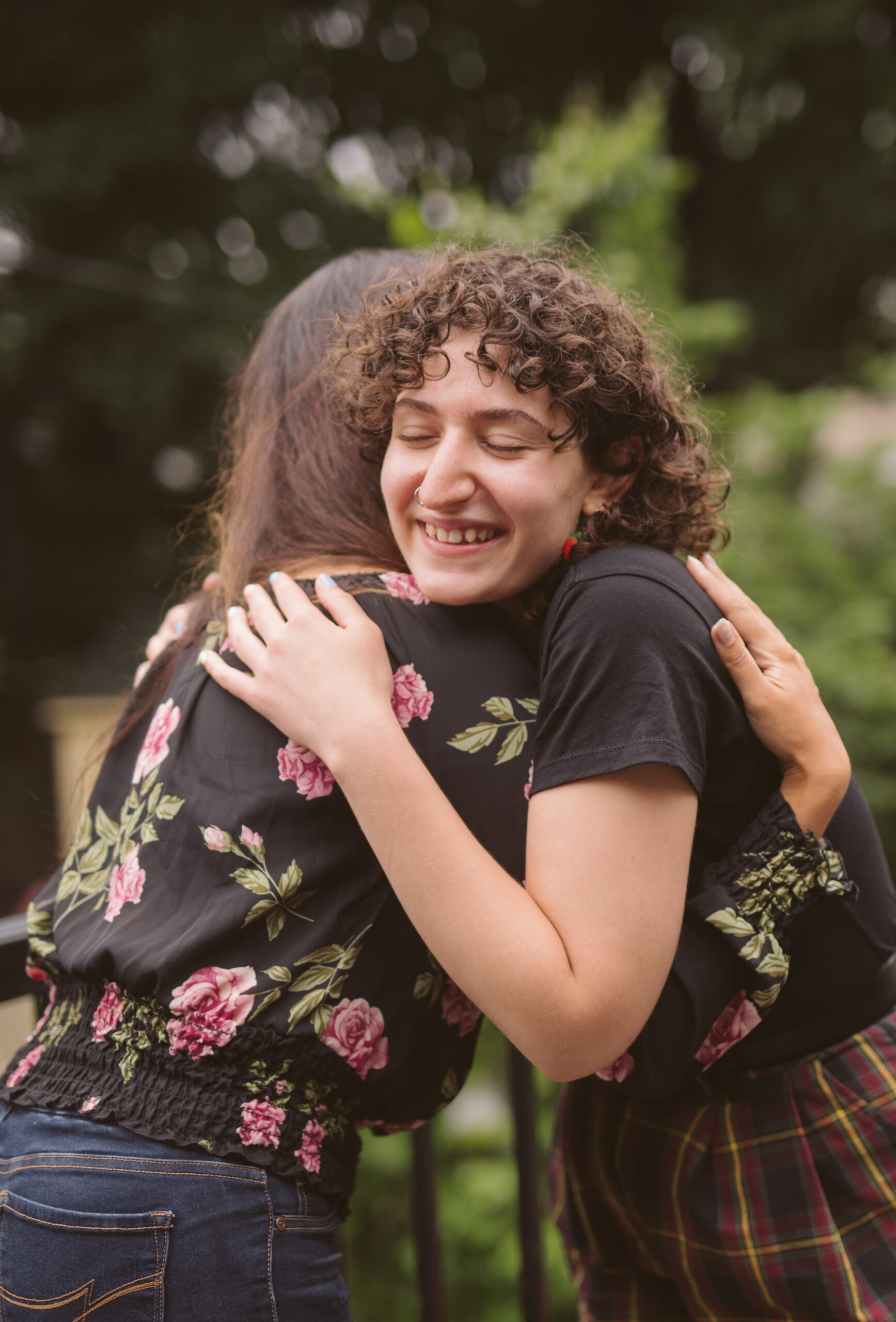 Nankind Volunteer and Nankind mom hug