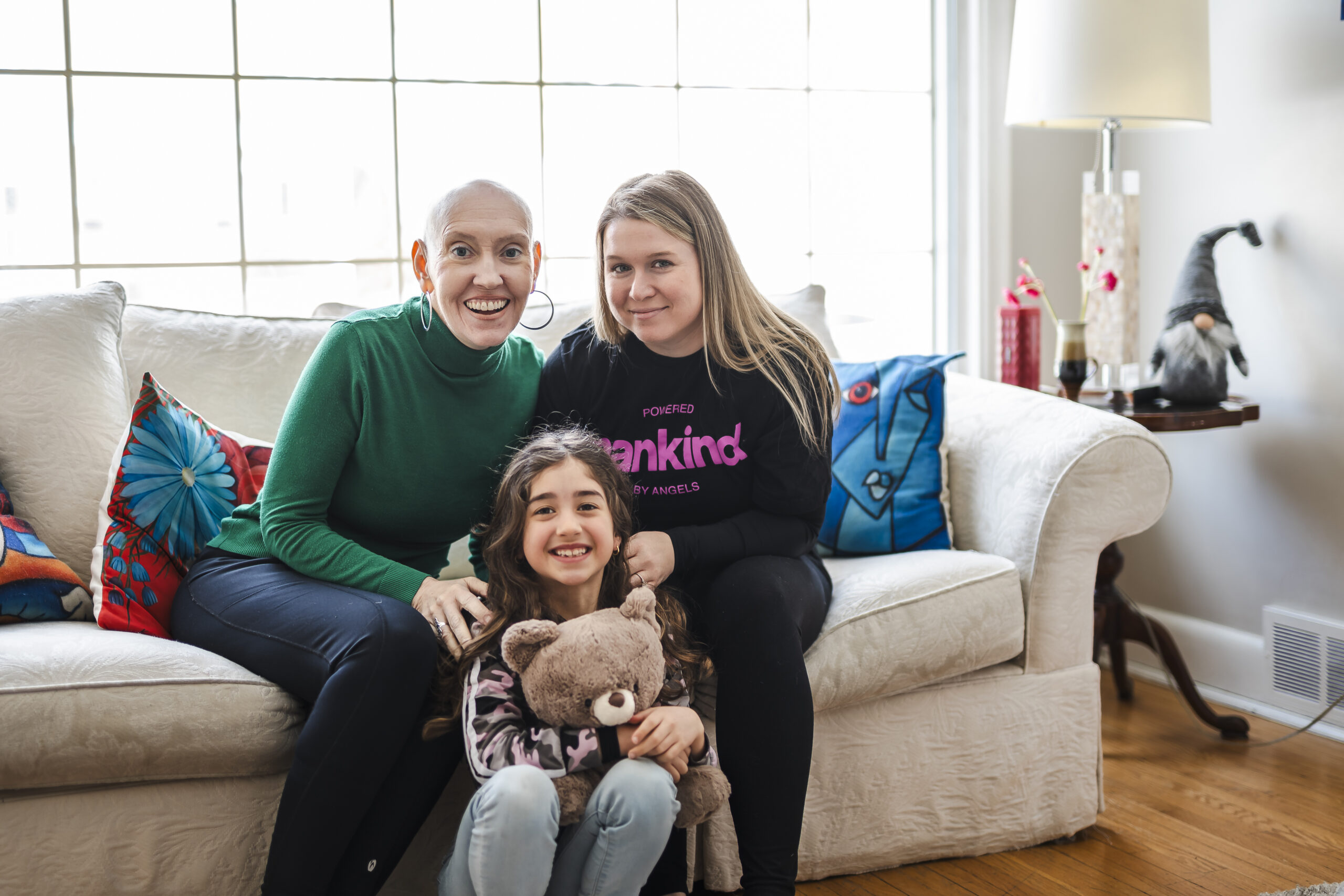 mom with cancer, her daughter holding a teddy bear and Nankind's psychosocial support specialist